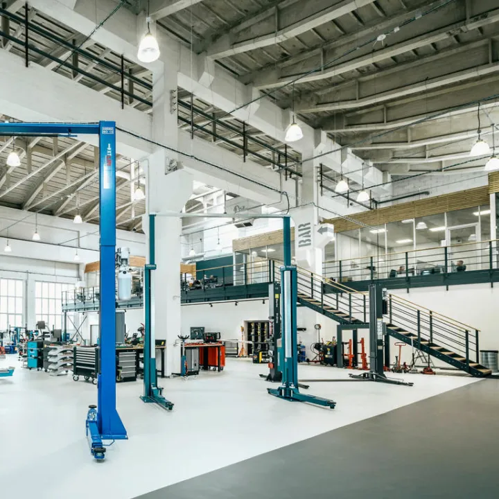 Garage workshop service